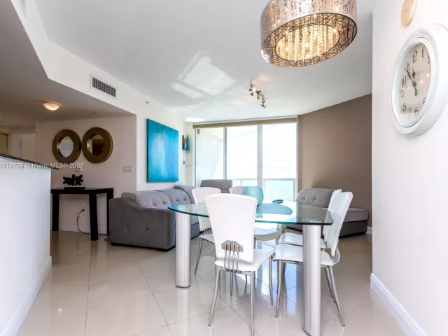 2-bedroom condo for sale in Sunny Isles Beach - 16699 Collins Ave 1709 - MondialRealty