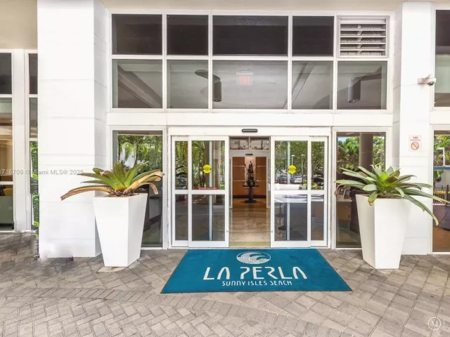 2-bedroom condo for sale in Sunny Isles Beach - 16699 Collins Ave 1709 - MondialRealty