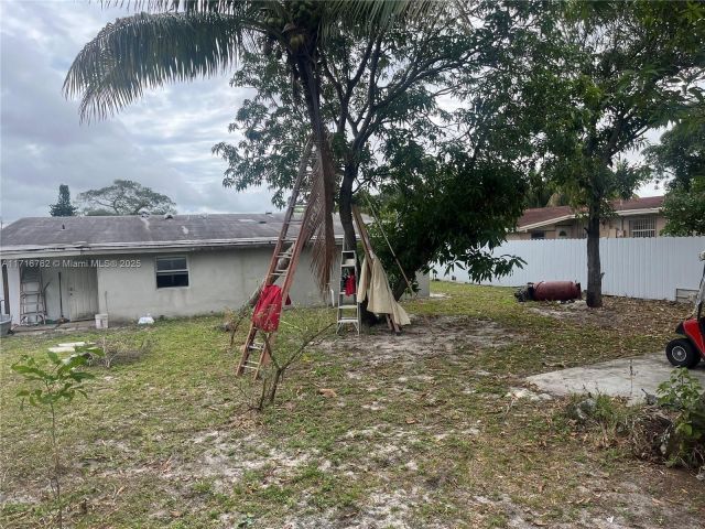 Home for sale at 2900 Davie Blvd - photo 5570097