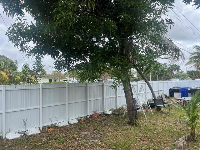 Home for sale at 2900 Davie Blvd - photo 5570102