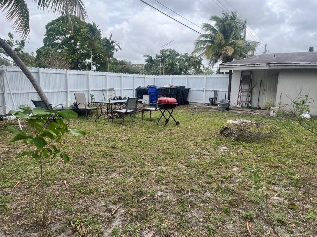 Home for sale at 2900 Davie Blvd - photo 5570103