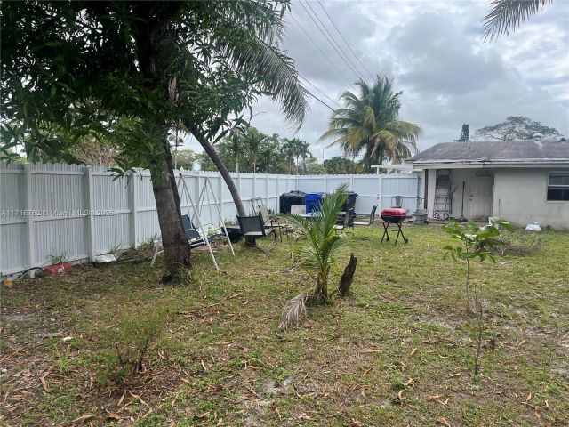 Home for sale at 2900 Davie Blvd - photo 5570104