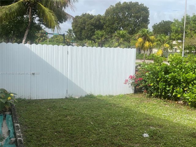 Home for sale at 2900 Davie Blvd - photo 5570105