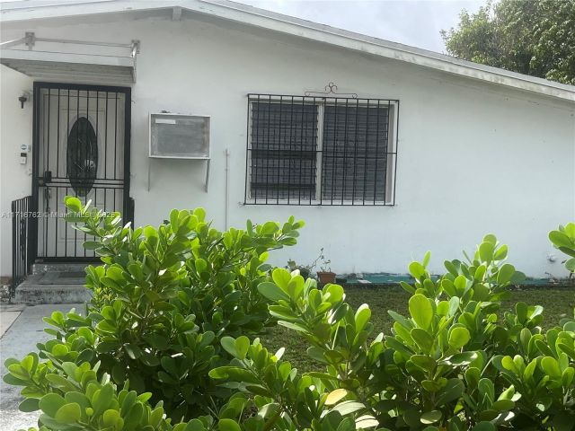 Home for sale at 2900 Davie Blvd - photo 5570106