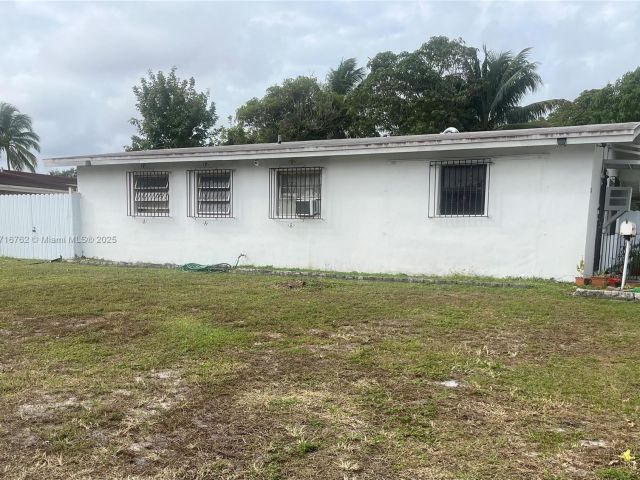 Home for sale at 2900 Davie Blvd - photo 5570109