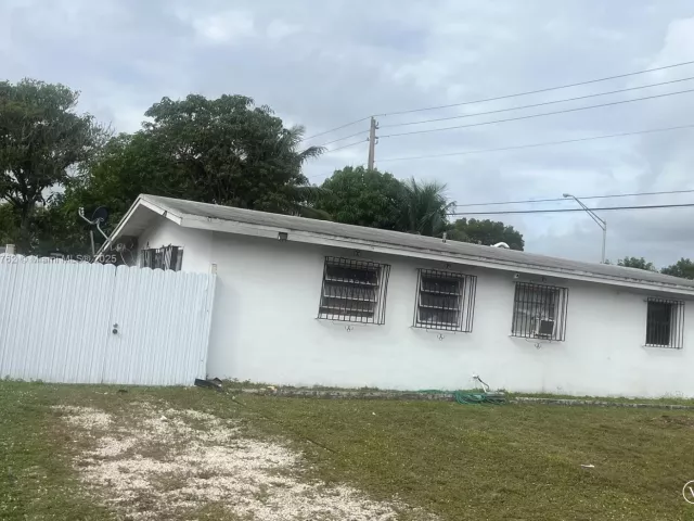 3-bedroom home for sale in Fort Lauderdale - 2900 Davie Blvd - MondialRealty