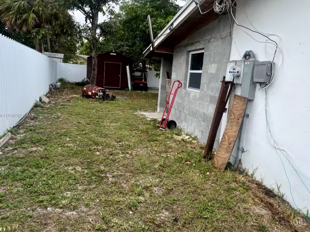 3-bedroom home for sale in Fort Lauderdale - 2900 Davie Blvd - MondialRealty