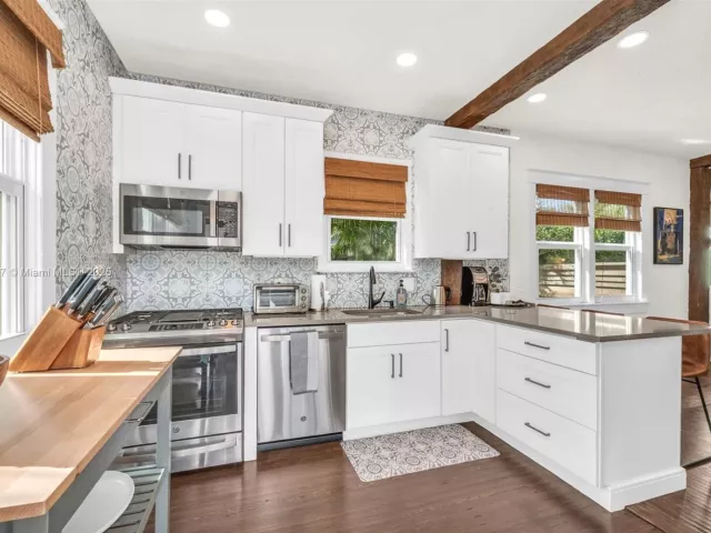 3-bedroom home for rent in West Palm Beach - 822 Flamingo Dr - MondialRealty