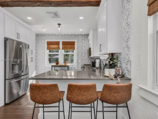 3-bedroom home for rent in West Palm Beach - 822 Flamingo Dr - MondialRealty