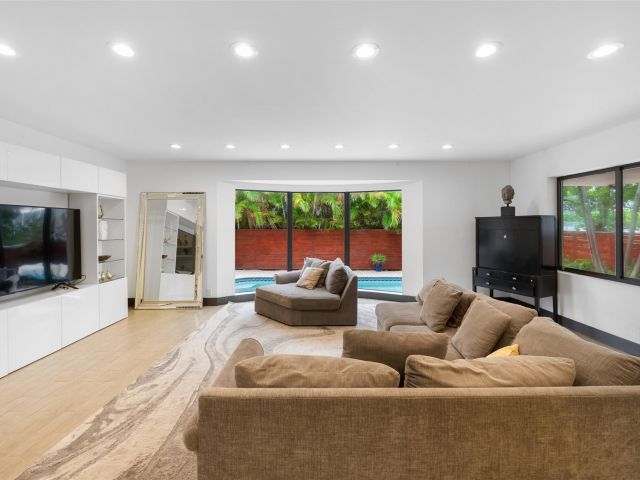 Home for sale at 2301 N Atlantic Blvd - photo 5802381