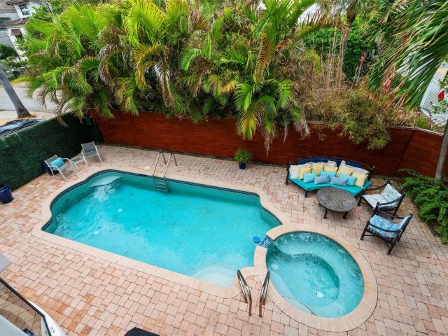 Home for sale at 2301 N Atlantic Blvd - photo 5802384