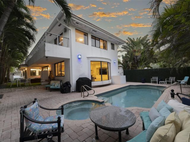 Home for sale at 2301 N Atlantic Blvd - photo 5802388