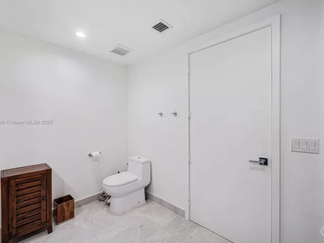 Apartment for sale  Unit #401 - photo 5673696