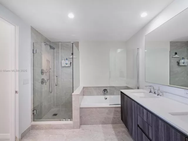 Apartment for sale  Unit #401 - photo 5673698