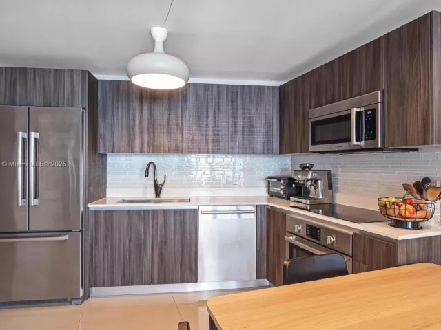 Apartment for sale  Unit #401 - photo 5673701