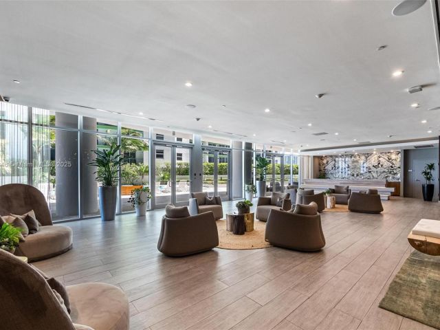 Apartment for sale  Unit #401 - photo 5673685