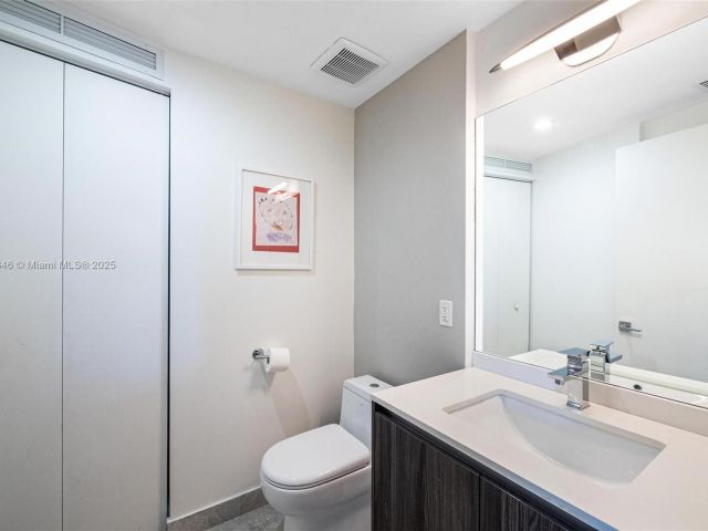 Apartment for sale  Unit #401 - photo 5673689