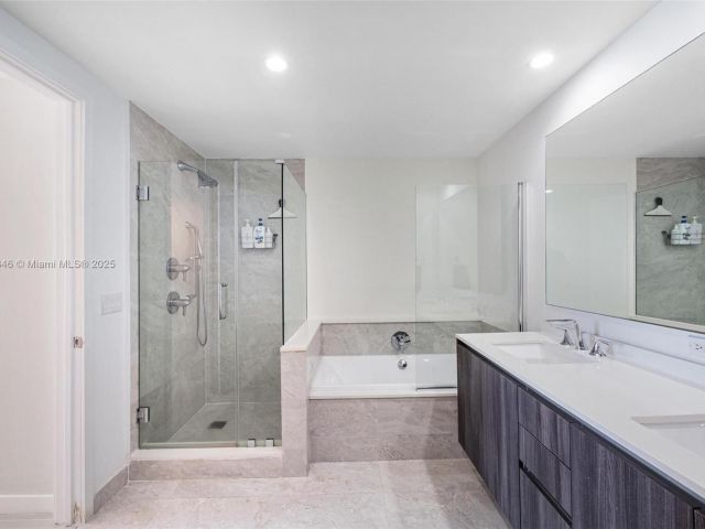 Apartment for sale  Unit #401 - photo 5673698