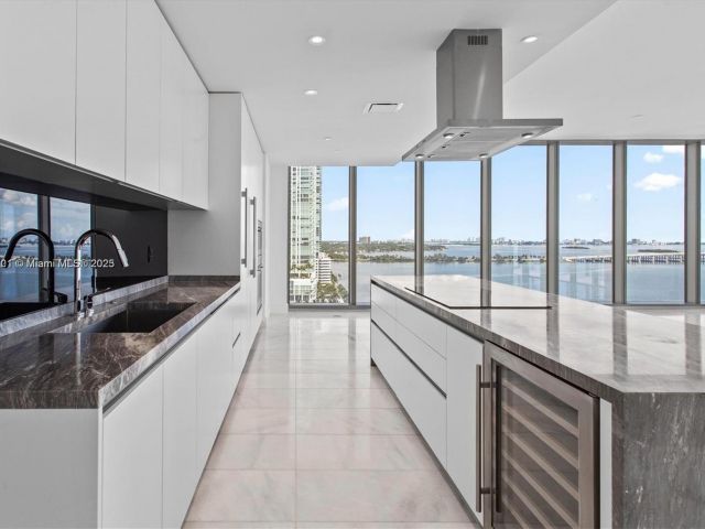 Apartment for sale  Unit #2001 - photo 5789905