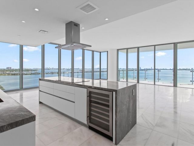 Apartment for sale  Unit #2001 - photo 5789906