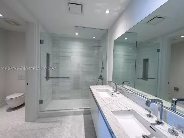 3-bedroom condo for sale in Miami - 700 NE 26th Ter 2001 - MondialRealty