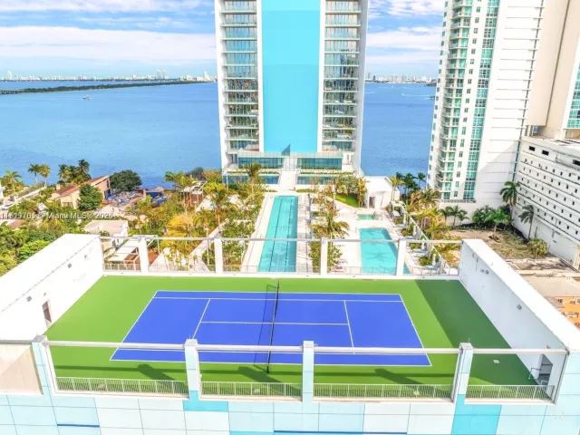 3-bedroom condo for sale in Miami - 700 NE 26th Ter 2001 - MondialRealty