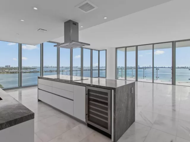 3-bedroom condo for sale in Miami - 700 NE 26th Ter 2001 - MondialRealty