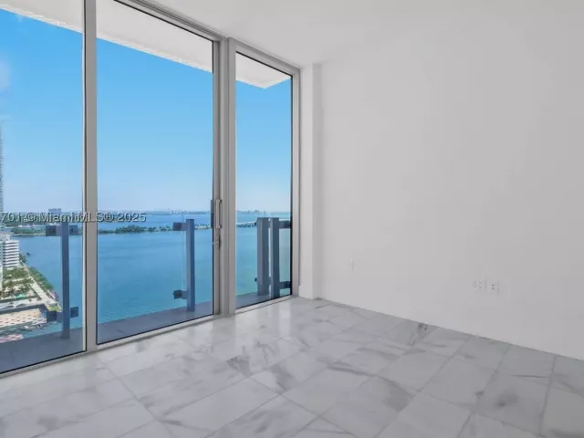 3-bedroom condo for sale in Miami - 700 NE 26th Ter 2001 - MondialRealty