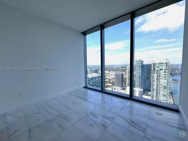 3-bedroom condo for sale in Miami - 700 NE 26th Ter 2001 - MondialRealty
