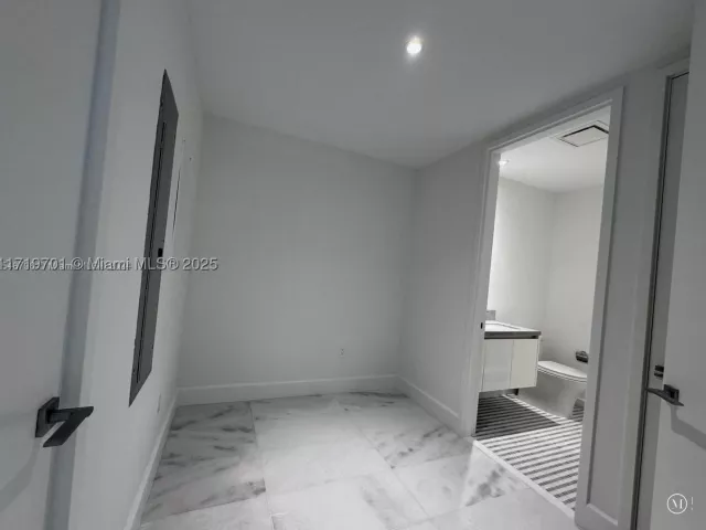 3-bedroom condo for sale in Miami - 700 NE 26th Ter 2001 - MondialRealty