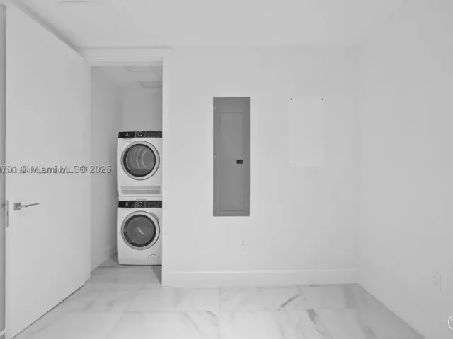 3-bedroom condo for sale in Miami - 700 NE 26th Ter 2001 - MondialRealty
