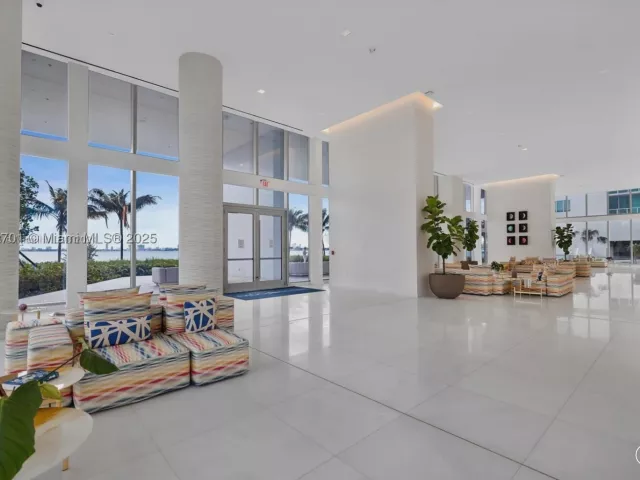 3-bedroom condo for sale in Miami - 700 NE 26th Ter 2001 - MondialRealty