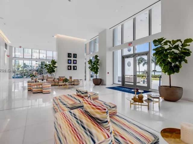 3-bedroom condo for sale in Miami - 700 NE 26th Ter 2001 - MondialRealty
