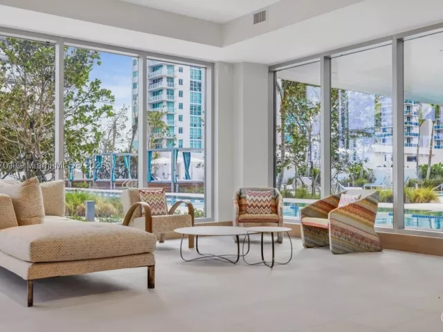 3-bedroom condo for sale in Miami - 700 NE 26th Ter 2001 - MondialRealty
