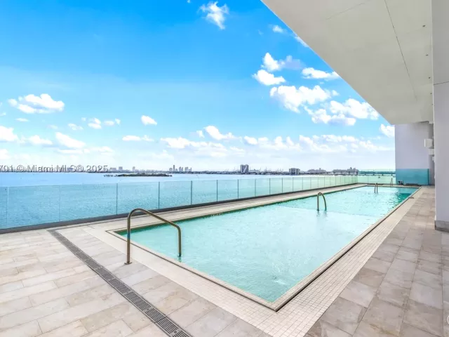 3-bedroom condo for sale in Miami - 700 NE 26th Ter 2001 - MondialRealty