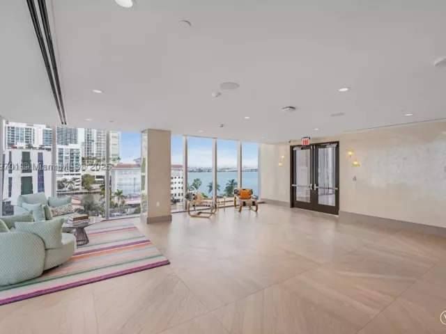3-bedroom condo for sale in Miami - 700 NE 26th Ter 2001 - MondialRealty