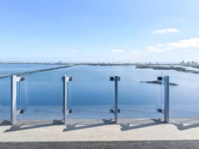 3-bedroom condo for sale in Miami - 700 NE 26th Ter 2001 - MondialRealty