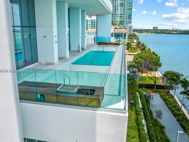 3-bedroom condo for sale in Miami - 700 NE 26th Ter 2001 - MondialRealty