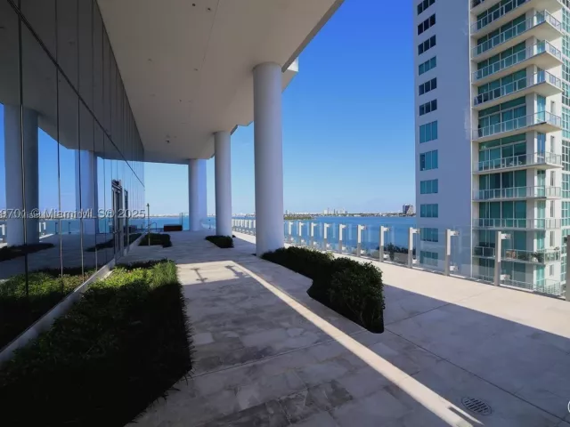 3-bedroom condo for sale in Miami - 700 NE 26th Ter 2001 - MondialRealty