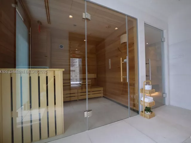 3-bedroom condo for sale in Miami - 700 NE 26th Ter 2001 - MondialRealty