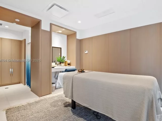 3-bedroom condo for sale in Miami - 700 NE 26th Ter 2001 - MondialRealty