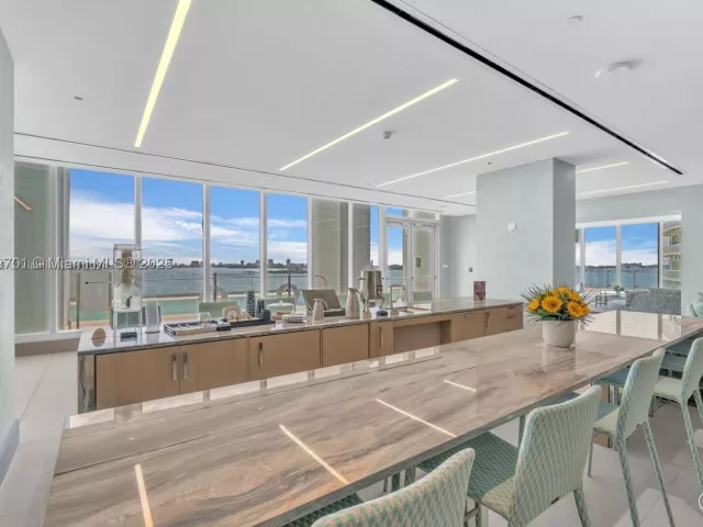 3-bedroom condo for sale in Miami - 700 NE 26th Ter 2001 - MondialRealty