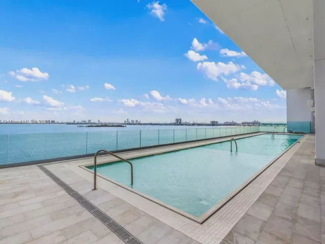 3-bedroom condo for sale in Miami - 700 NE 26th Ter 2001 - MondialRealty