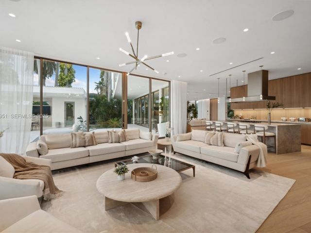 Home for sale at 424 W Rivo Alto Dr - photo 6863102