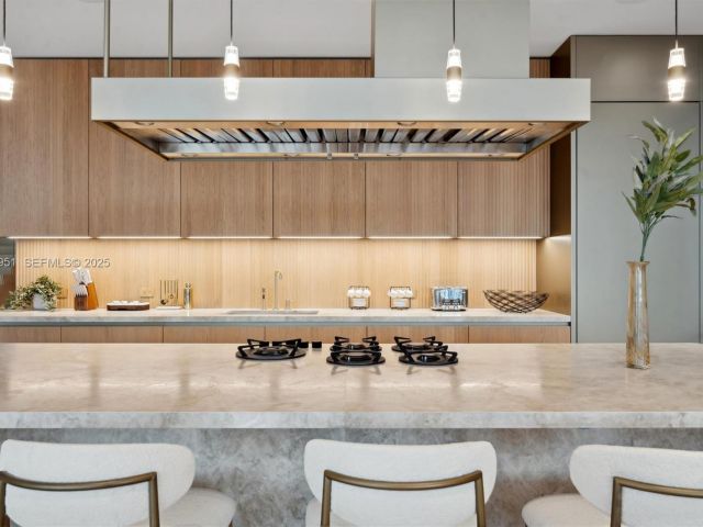 Home for sale at 424 W Rivo Alto Dr - photo 6863106