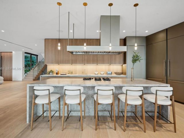 Home for sale at 424 W Rivo Alto Dr - photo 6863107