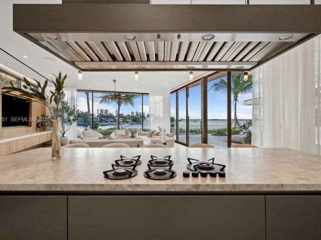 Home for sale at 424 W Rivo Alto Dr - photo 6863108