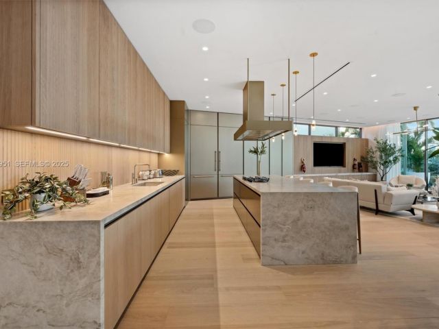 Home for sale at 424 W Rivo Alto Dr - photo 6863110