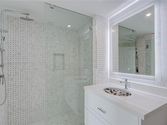 Apartment for rent  Unit #PH-07 - photo 5627773