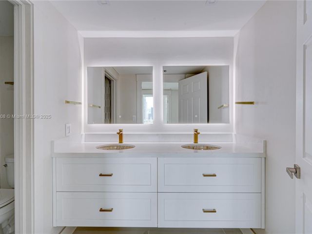 Apartment for rent  Unit #PH-07 - photo 5627777